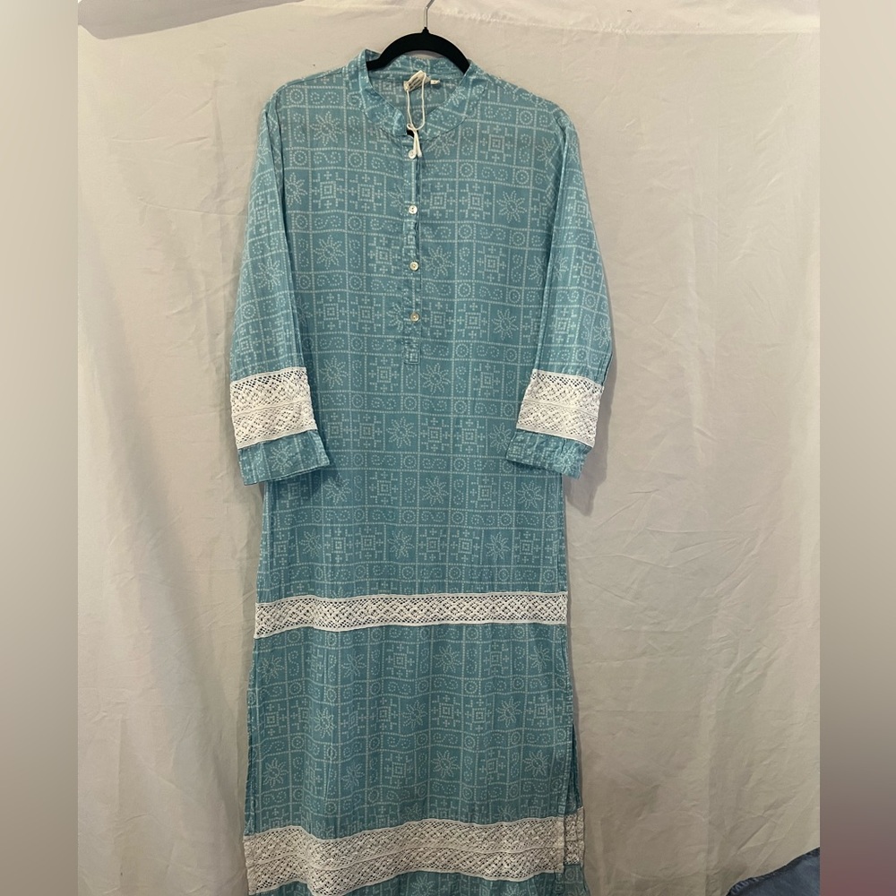 Elegant Blue and White Long Sleeve Dress - Picture 2 of 12
